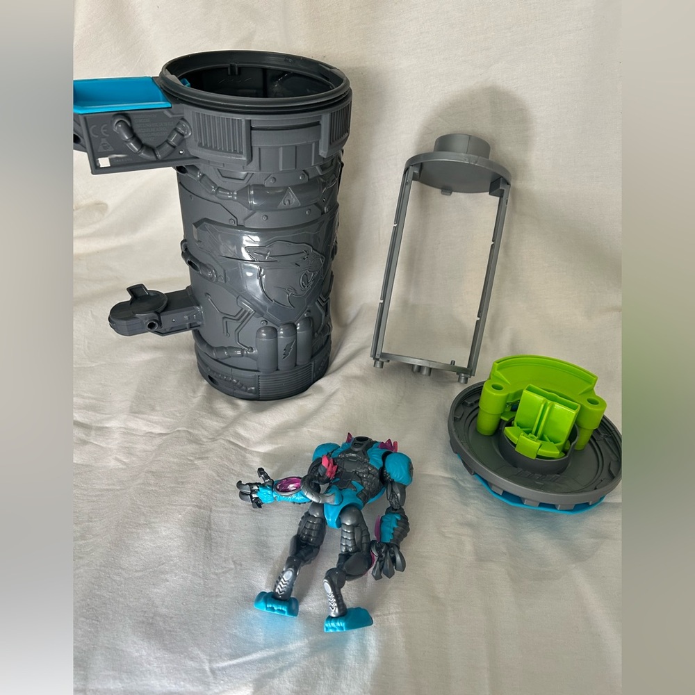 MrBeast Lab Mutators Toy Set - Picture 4 of 5
